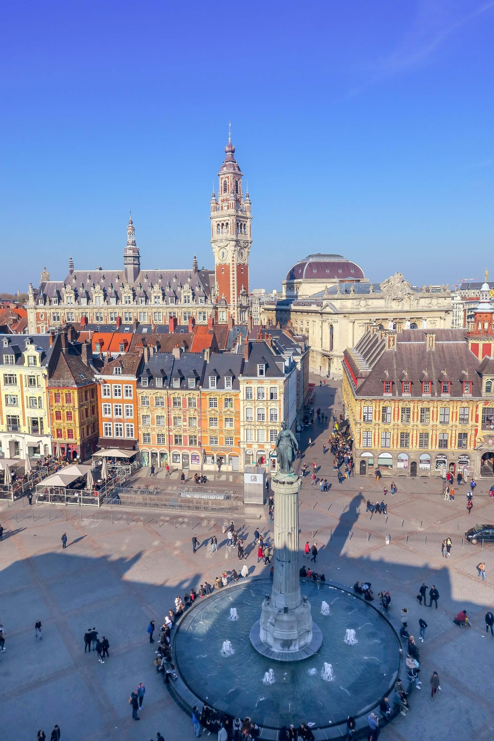 vue aérienne de la Grand Place à Lille, un arrêt lors d'un voyage à vélo