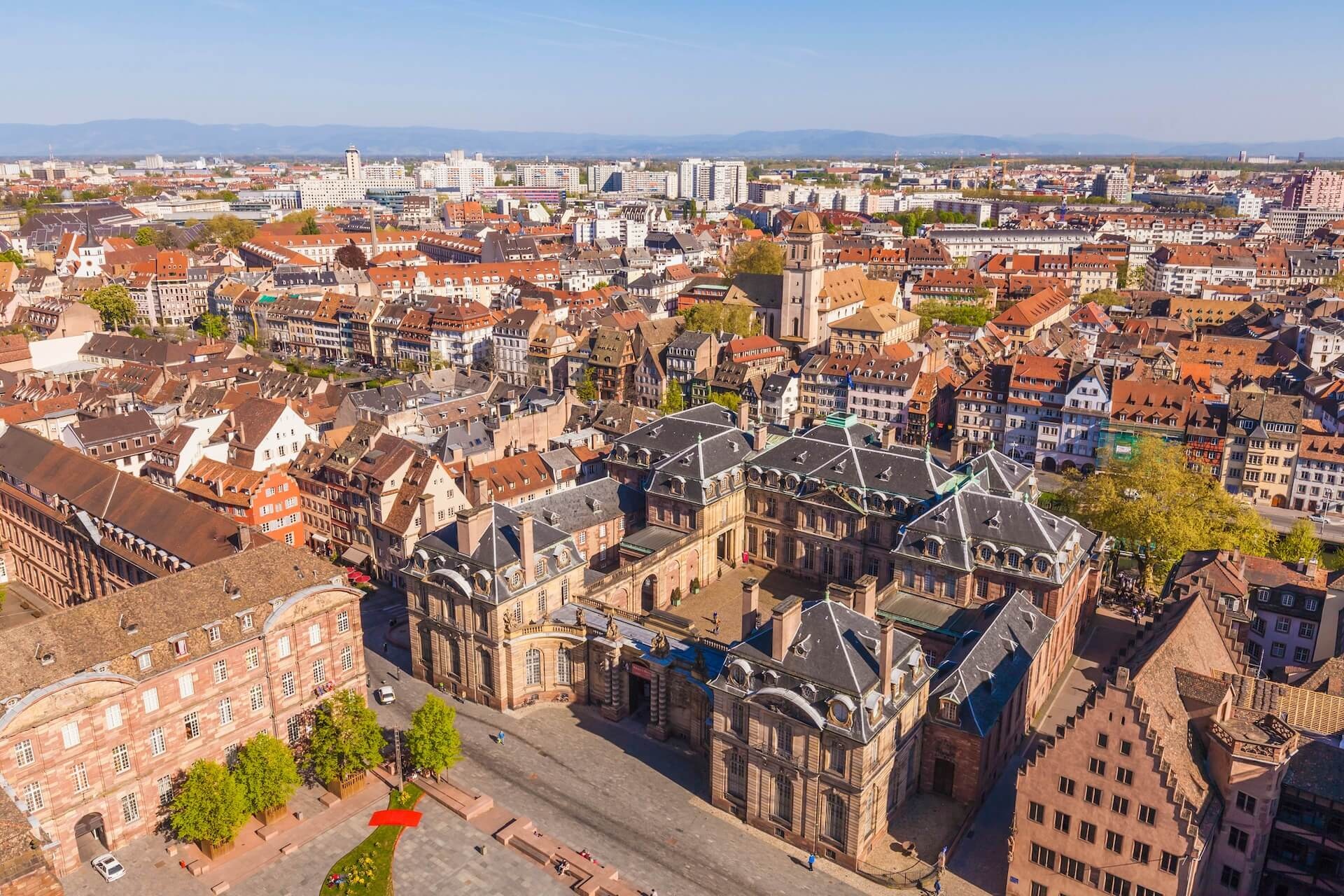 vue aérienne de Strasbourg, destination idéale pour faire du tourisme en vélo